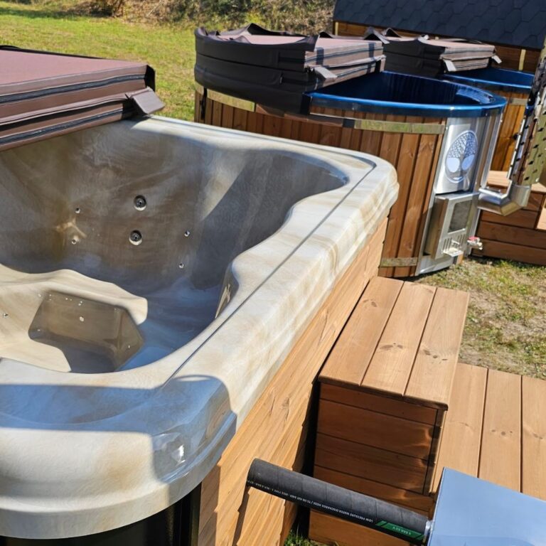 Przestronne jacuzzi Ogrodowe Premium Relax - idealne miejsce do relaksu w przydomowym spa