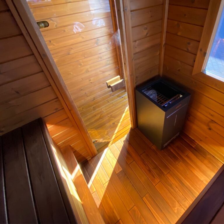 Sauna Zoria Elite 220x400 cm z przestronnym wnętrzem i drewnianymi ławkami - idealne miejsce do relaksu