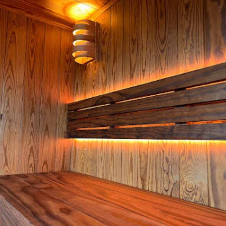 Panoramiczny widok sauny Zoria Elite o wymiarach 240 x 300 cm z wysokiej jakości wykończeniem